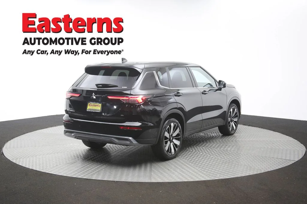 Used 2025 Black Mitsubishi SE image 41