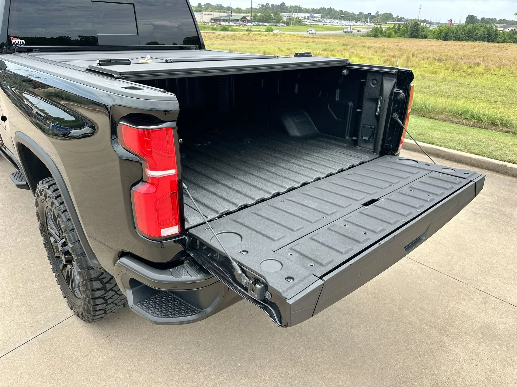 Used 2025 Black Chevrolet High Country image 24
