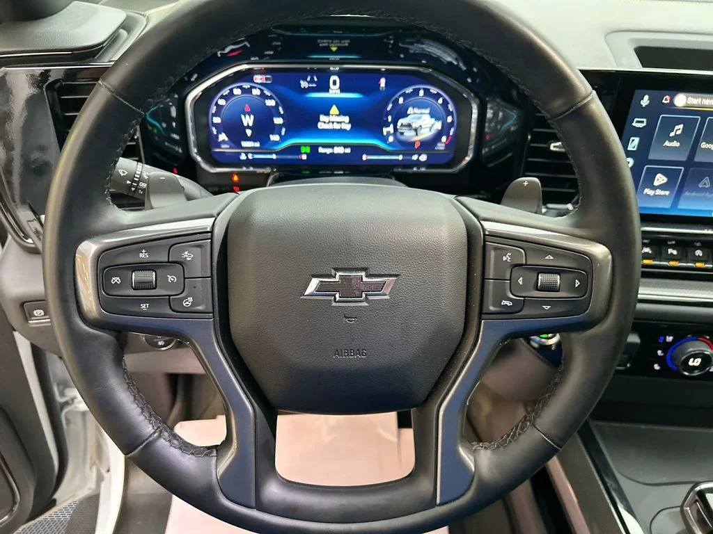 Used 2025 White Chevrolet ZR2 image 33