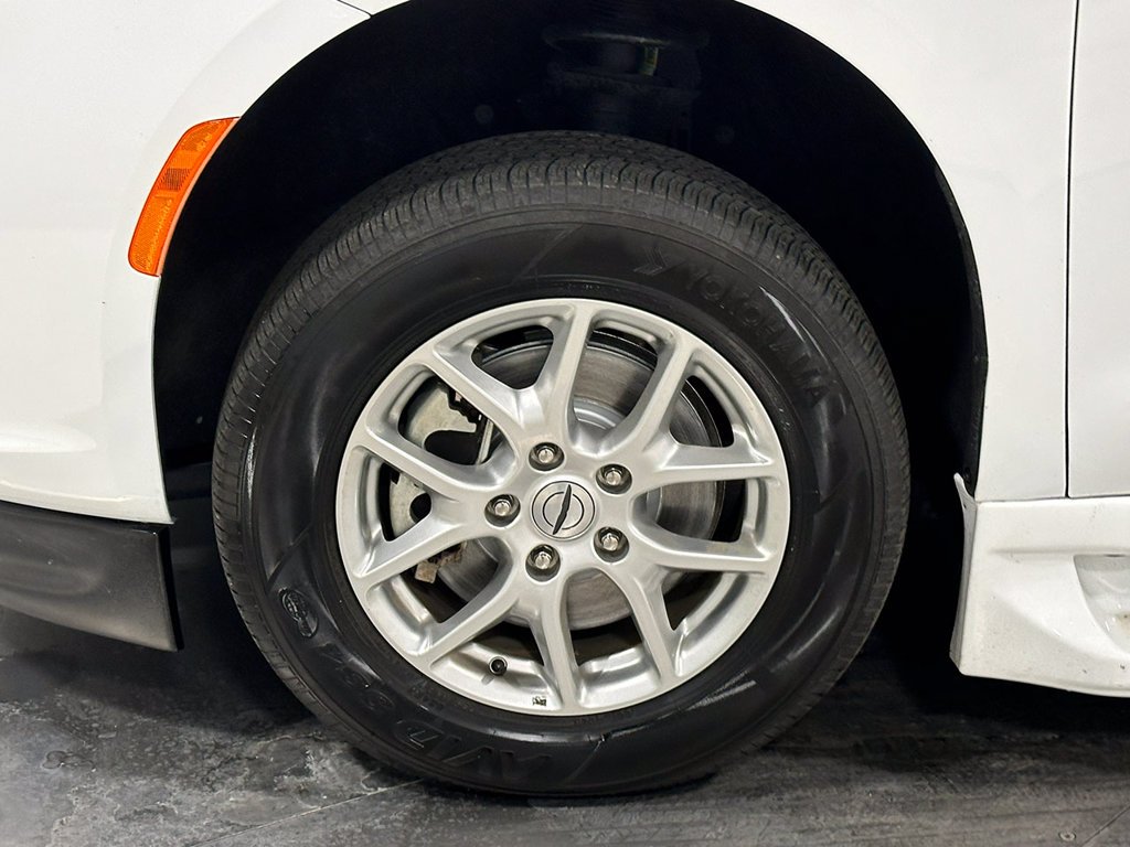 Used 2022 White Chrysler Wheelchair Accessible-Touring L image 12
