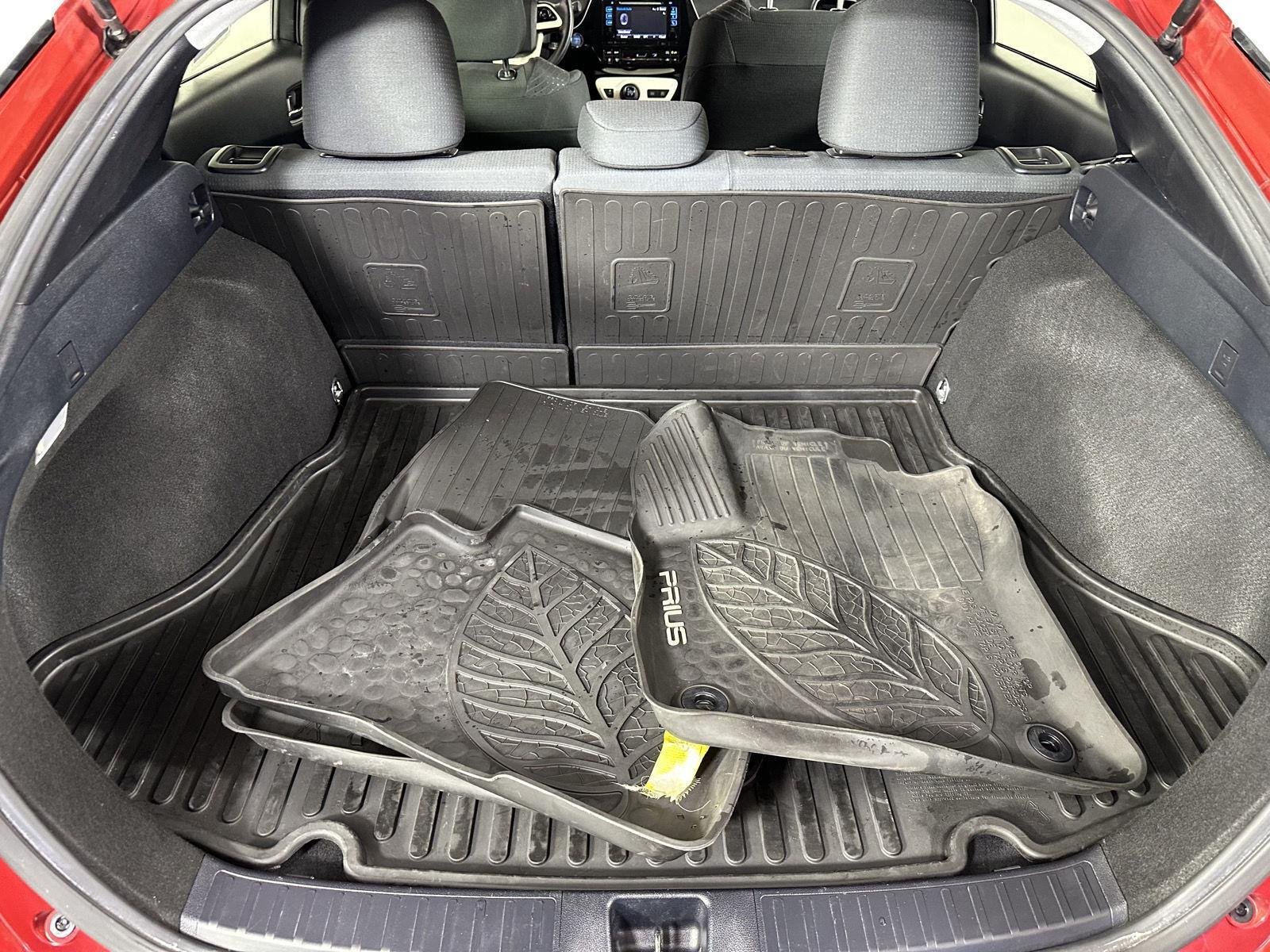 Used 2016 Hypersonic Red Toyota Three image 26