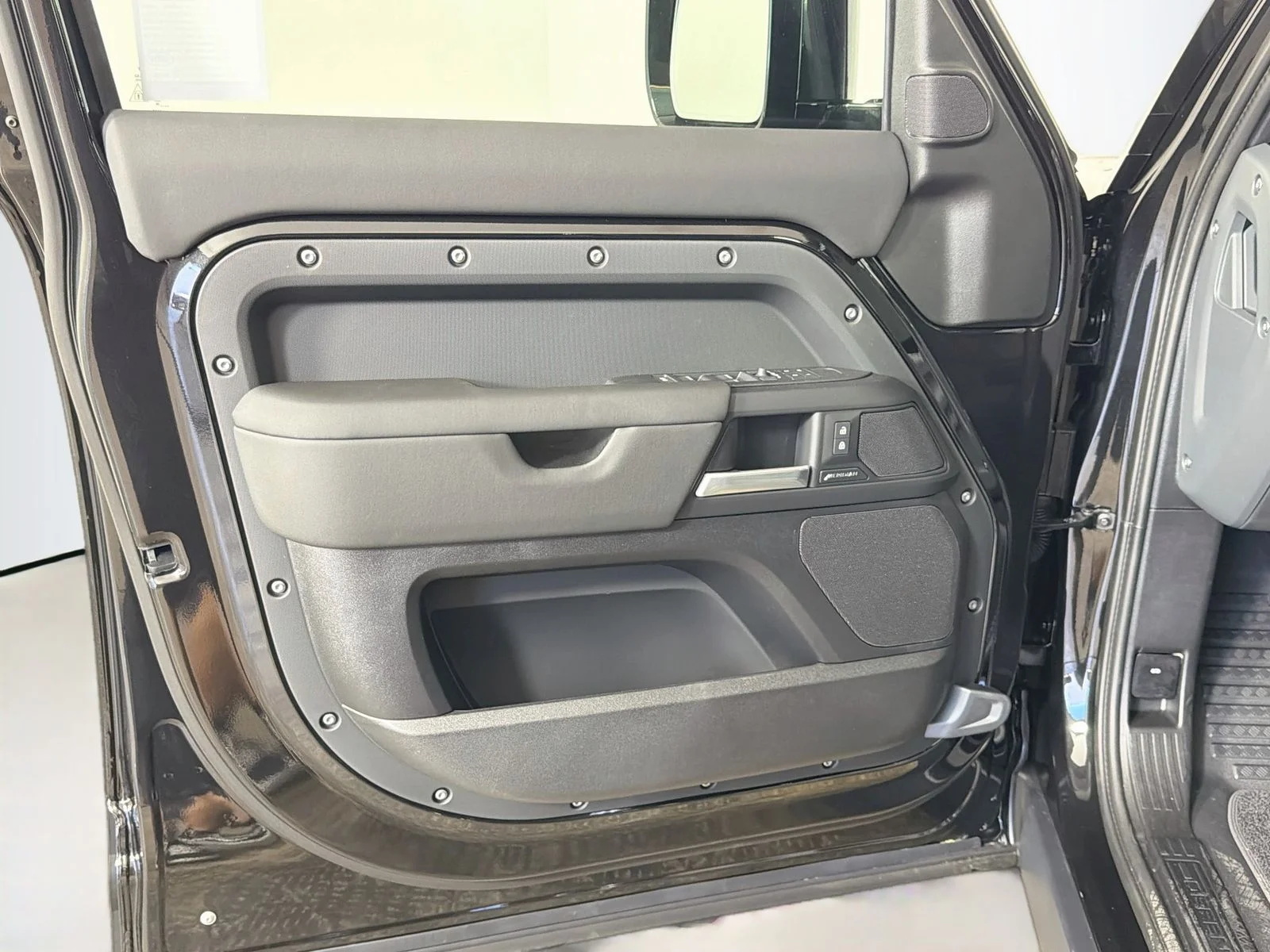 New 2026 Santorini Black Land Rover S image 21