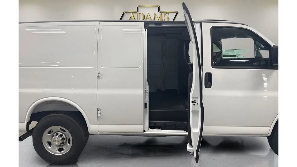 2025 Chevrolet Express Cargo Work Van - Photo 11