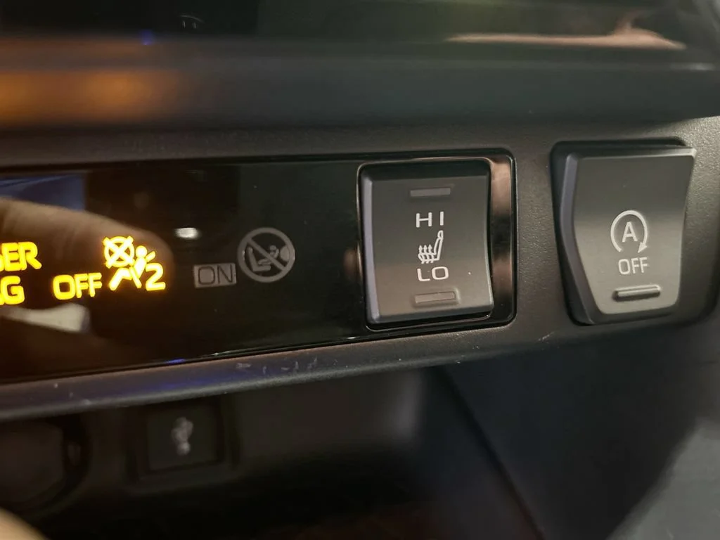 Used 2020  Toyota XLE image 31