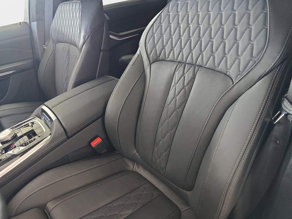 New 2026 Mineral White Metallic BMW xDrive40i image 12
