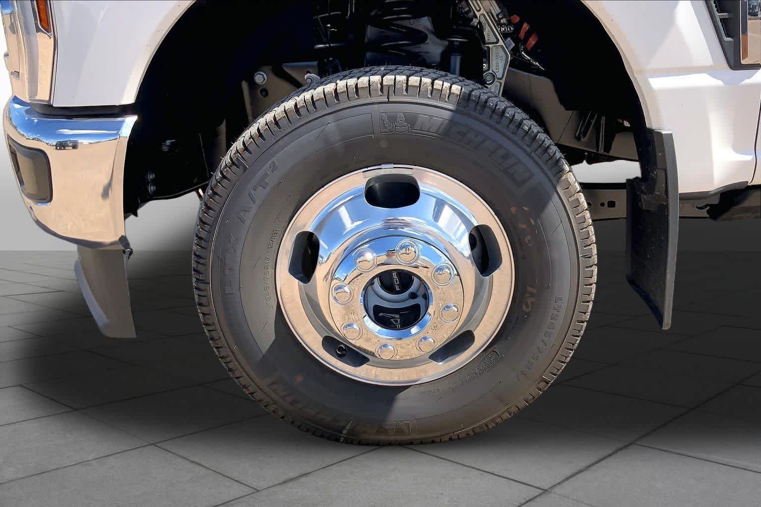 New 2027 Star White Metallic Tri-Coat Ford F-350® King Ranch® image 11