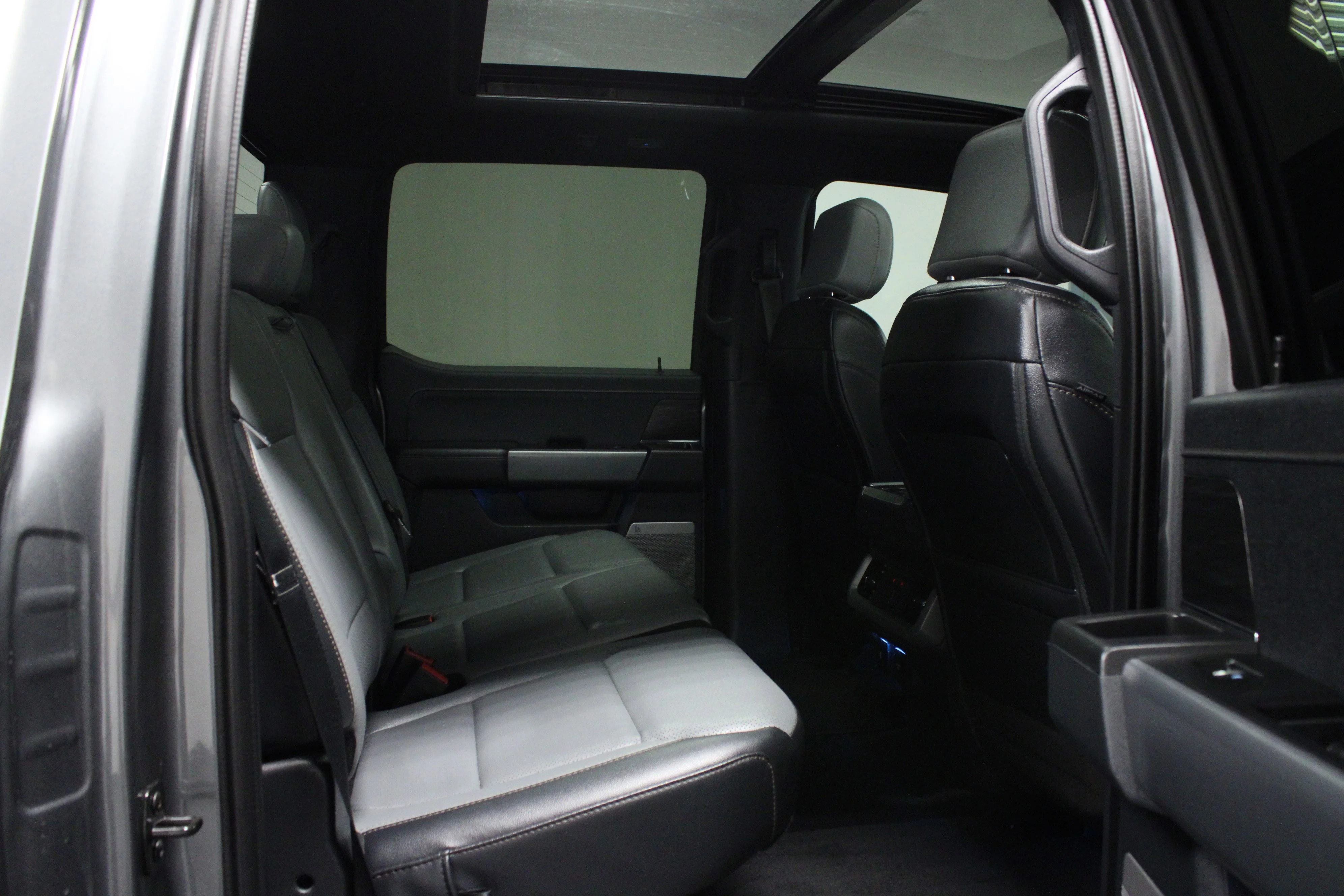 Used 2024 Carbonized Gray Metallic Ford Lariat image 15