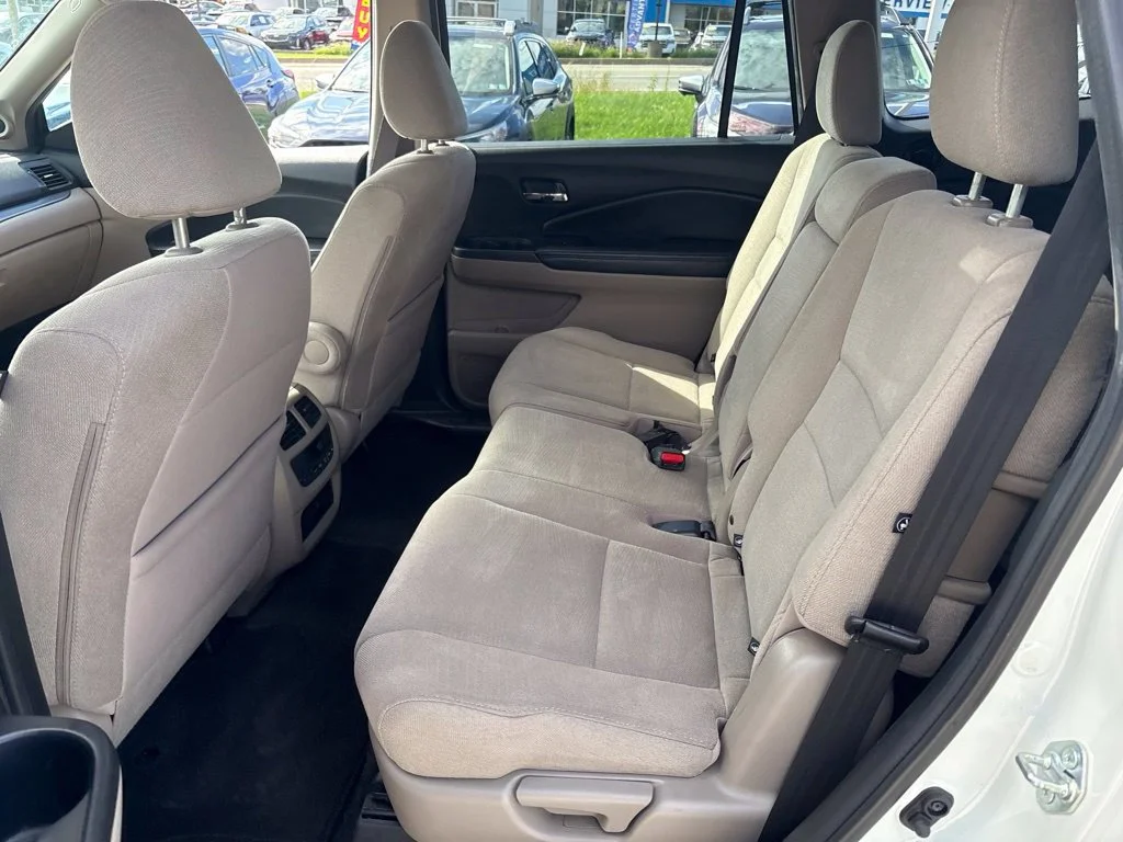 Used 2016  Honda EX image 29