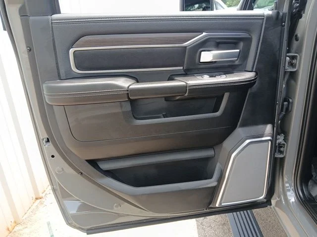 New 2026 Ceramic Gray Clear-Coat Exterior Paint RAM Laramie image 25