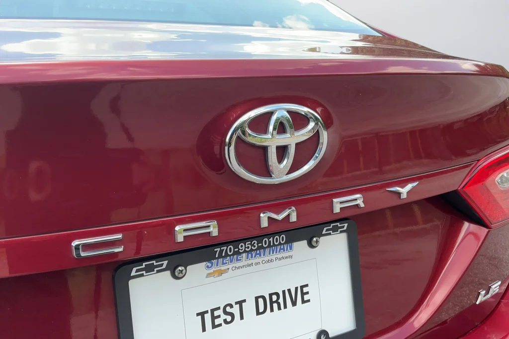 Used 2018 Red Toyota LE image 28
