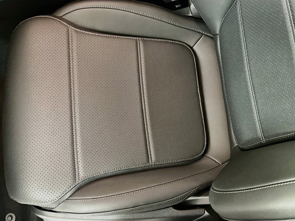 New 2027 Black Mercedes-Benz GLC 300 image 49