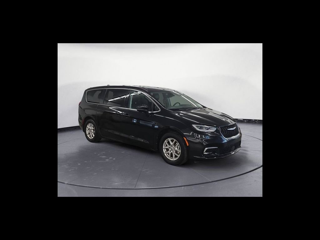 Used 2023 Black Chrysler Touring L image 8