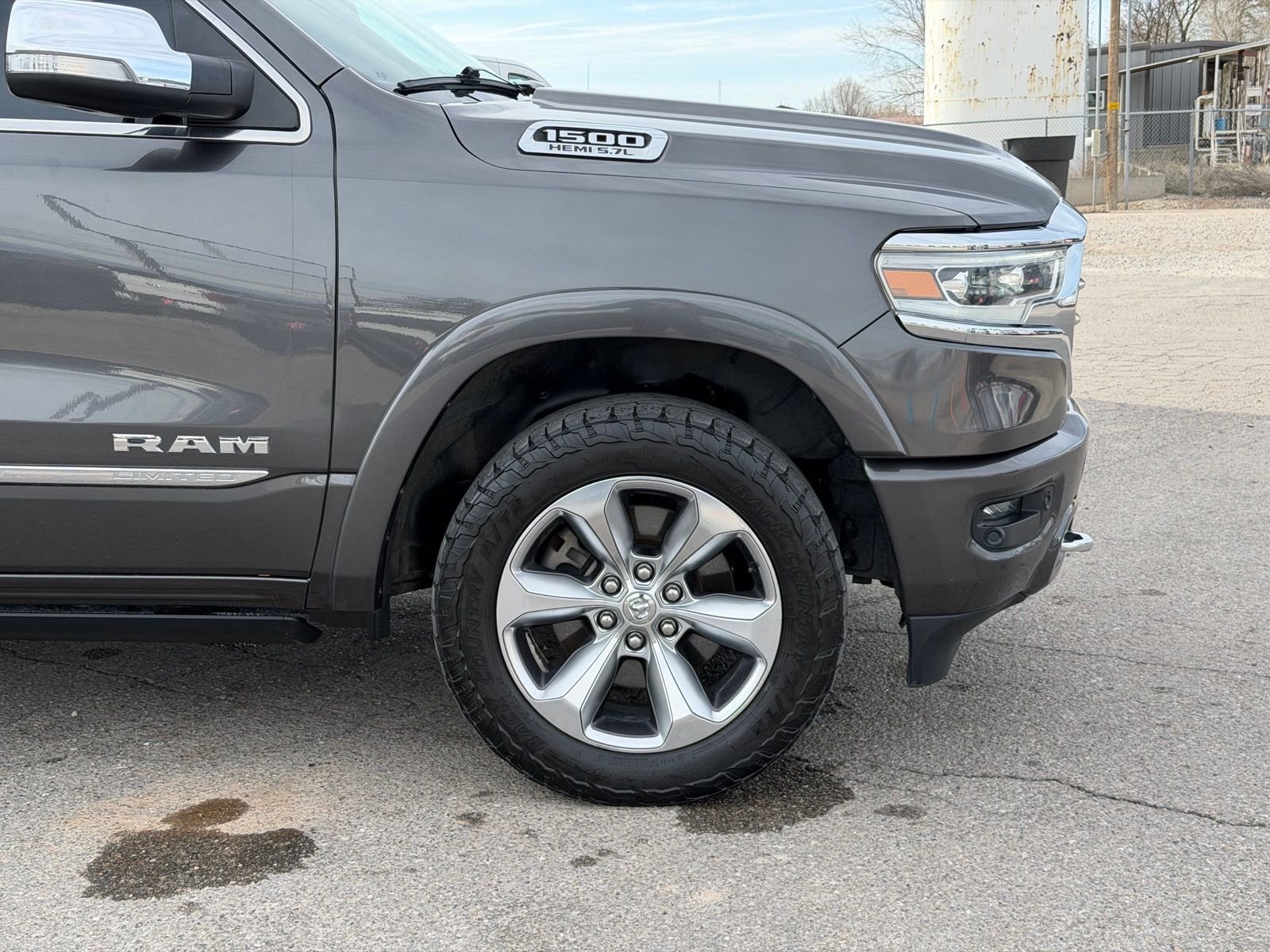 View vehicle photo 4