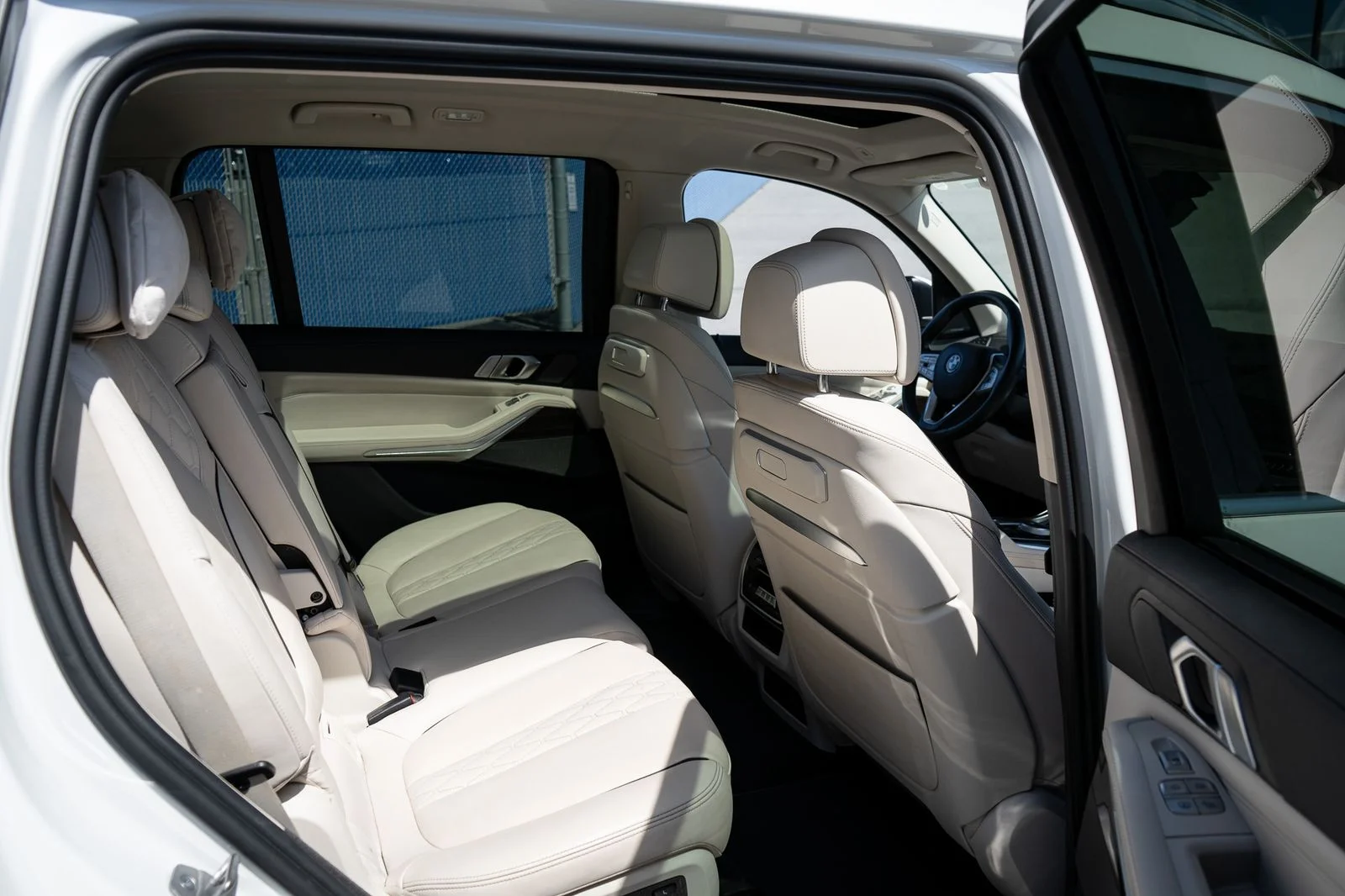 Used 2023 White BMW xDrive40i image 36