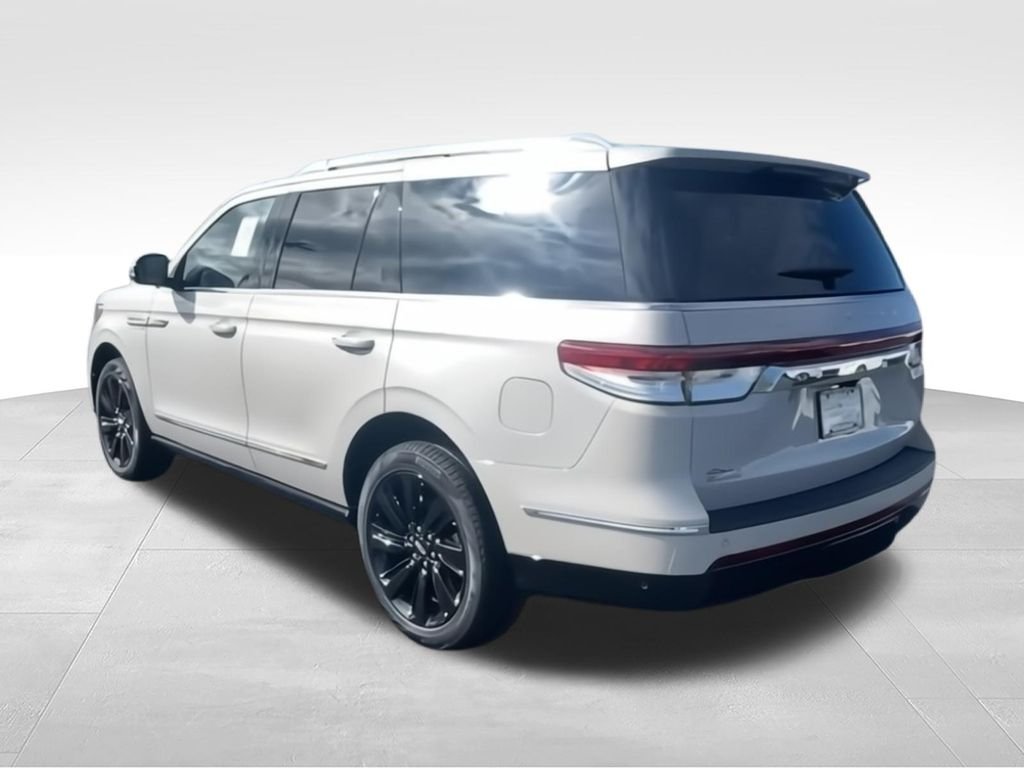 Used 2024 White Lincoln Reserve image 6