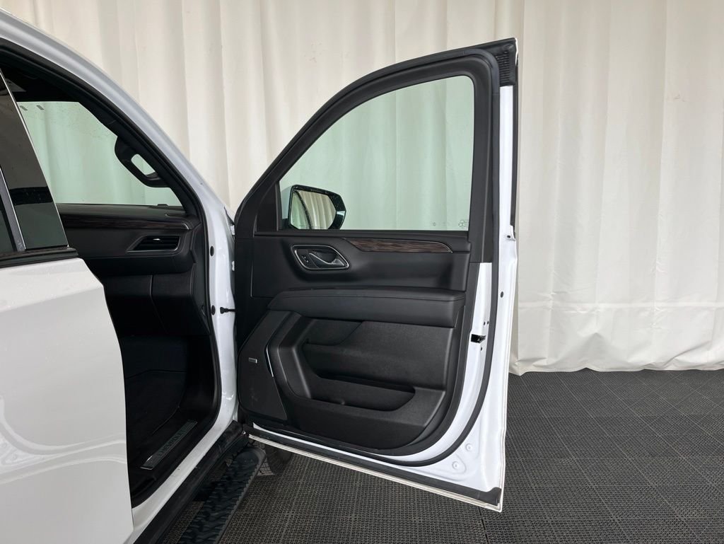 Used 2022 Summit White Chevrolet Z71 image 16