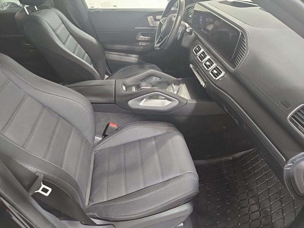 Used 2025 Obsidian Black Metallic Mercedes-Benz GLE 580 image 25