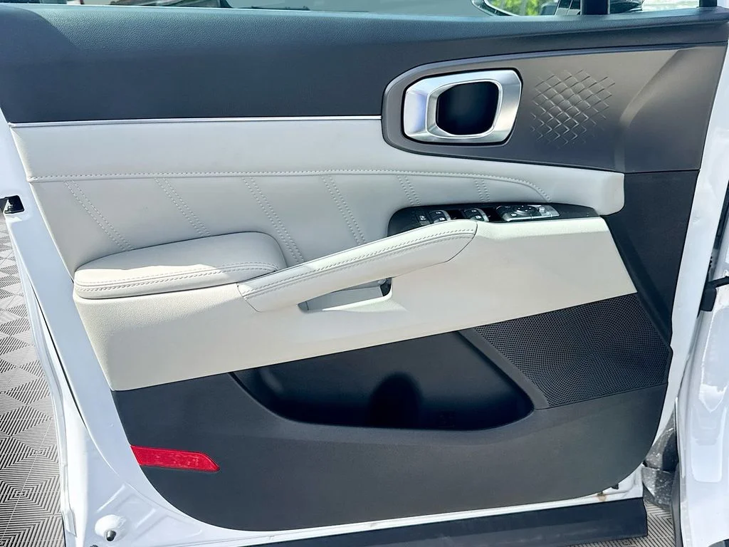 Used 2025 White Kia SX image 20