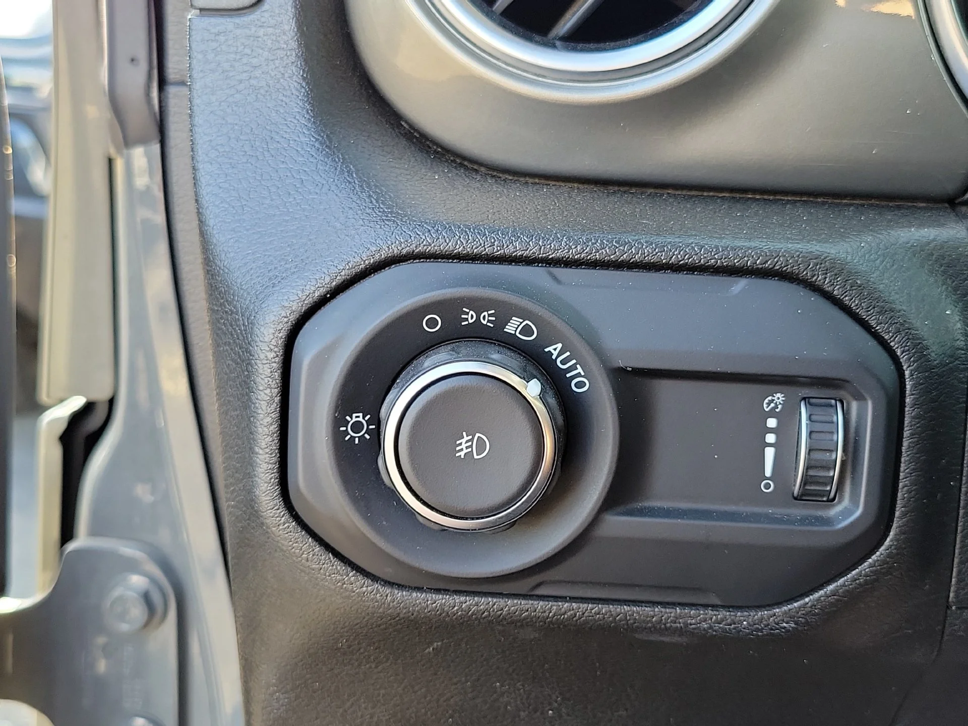 Used 2023 Gray Jeep Sahara image 10