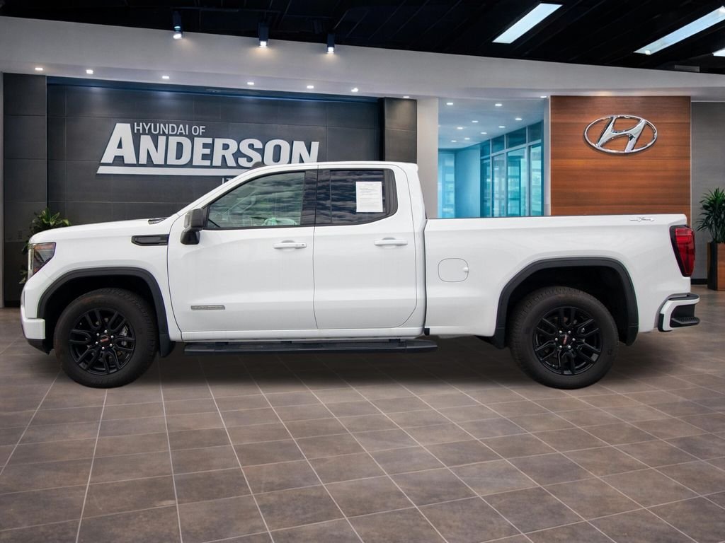 Used 2024 White GMC Elevation image 4