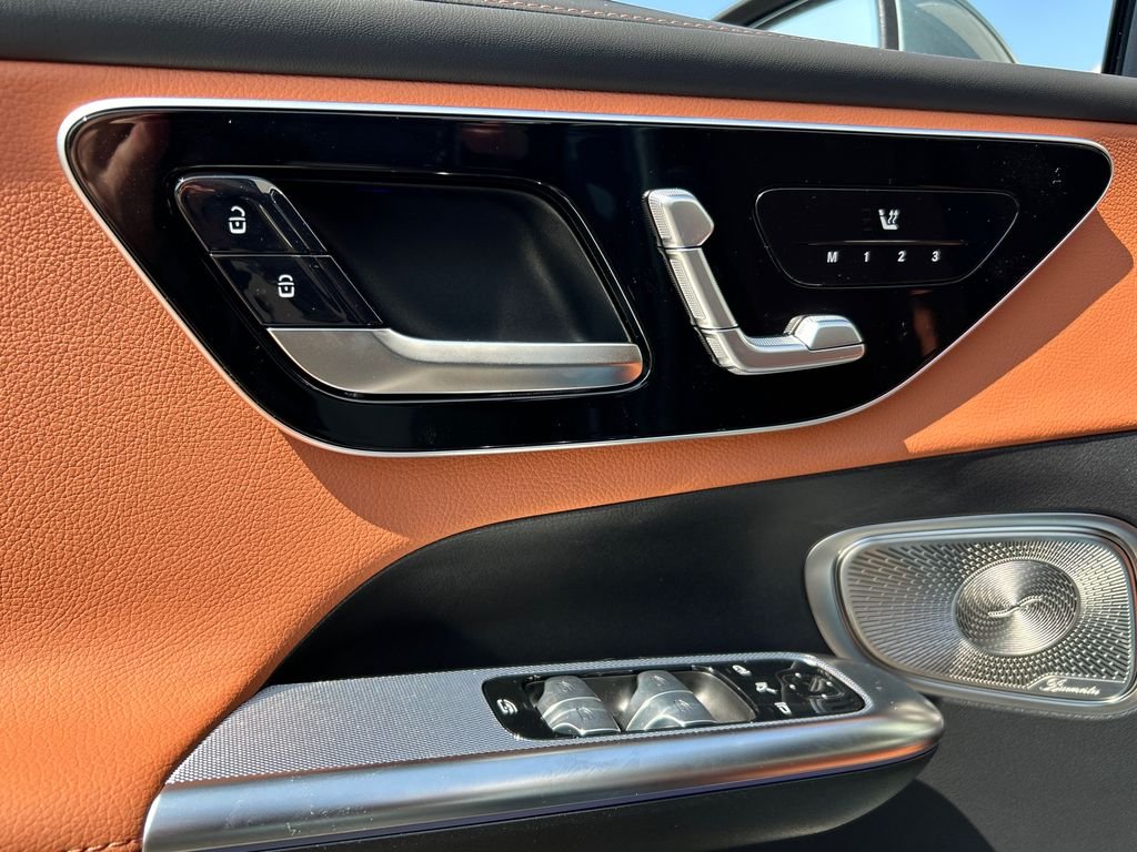 New 2027 Verde Silver Metallic Mercedes-Benz GLC 300 image 11
