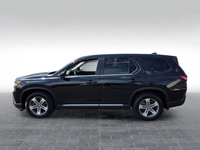 Used 2025 Black Honda EX-L image 4