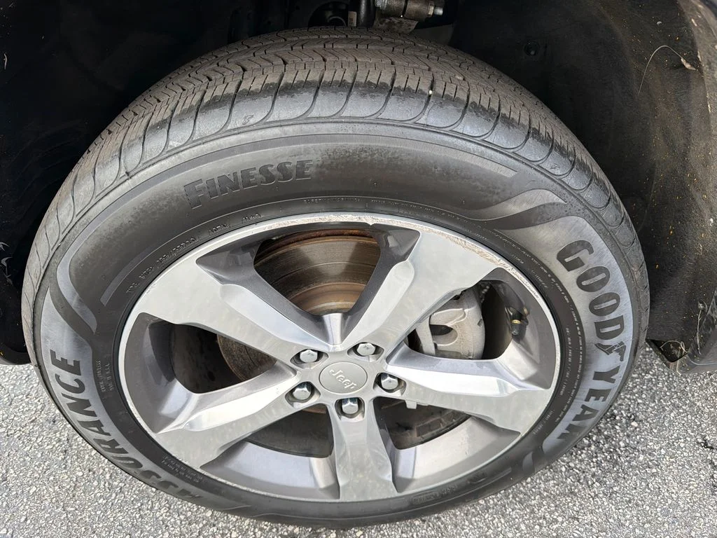 Used 2022 Gray Jeep Limited image 11