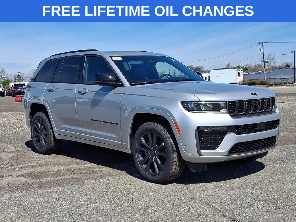 New 2026 Silver Zynith Exterior Paint Jeep Limited Reserve image 1