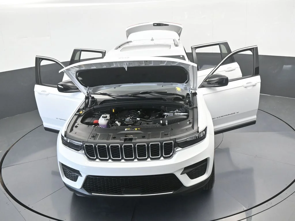 Used 2025 Bright White Clearcoat Jeep Laredo X image 66
