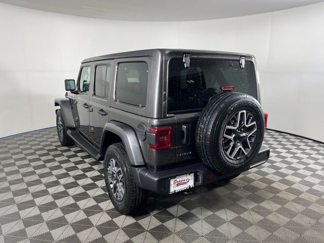 New 2026 Granite Crystal Metallic Clear-Coat Exterior Paint Jeep Sahara image 3