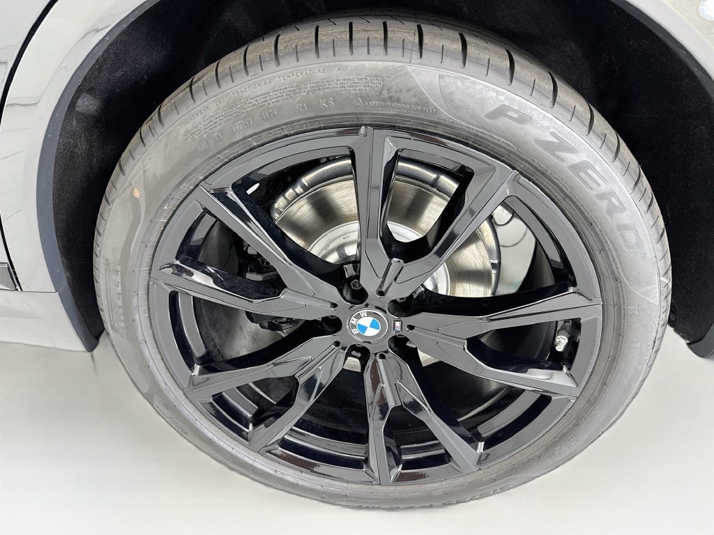 New 2027 Gray Metallic BMW xDrive40i image 31