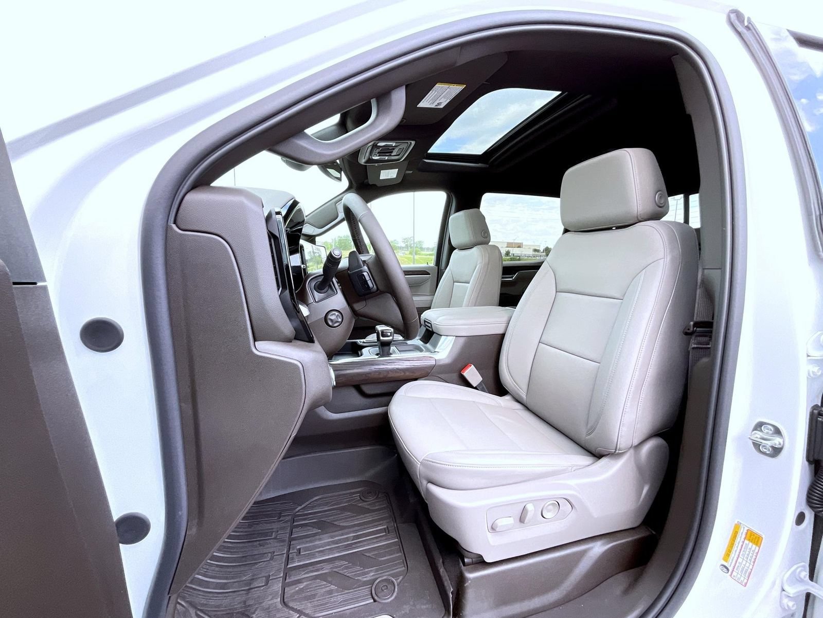 2026 GMC Sierra 1500 SLT - Photo 10