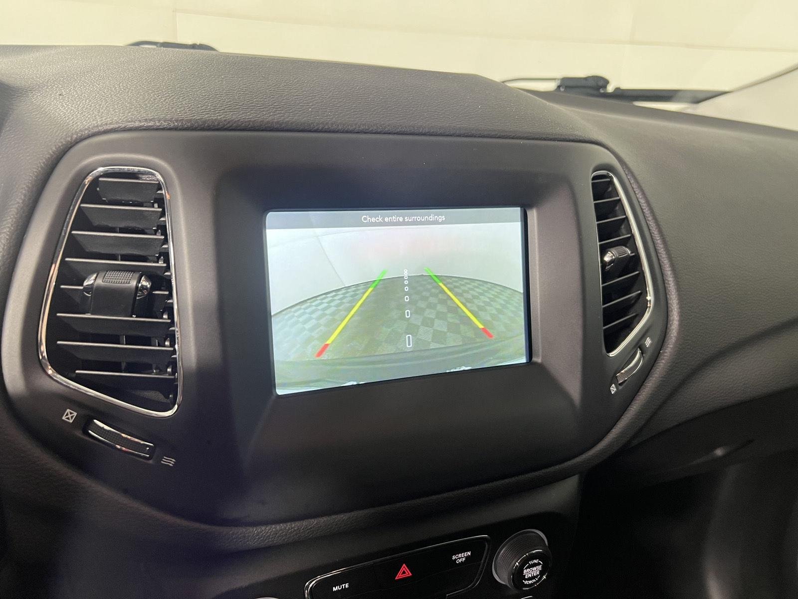 Certified Used 2021 Diamond Black Crystal Pearlcoat Jeep Latitude image 17