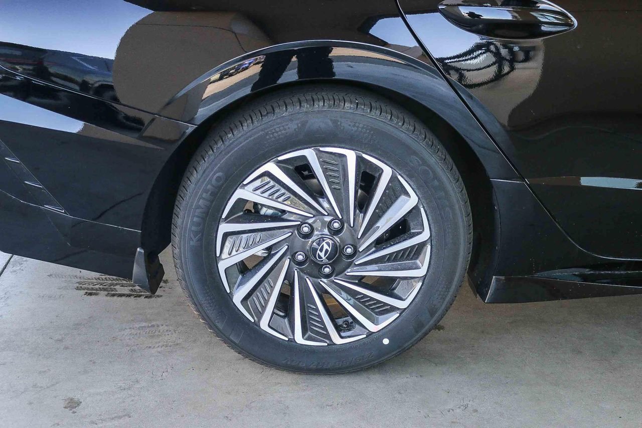 New 2025 Black Hyundai Limited image 10