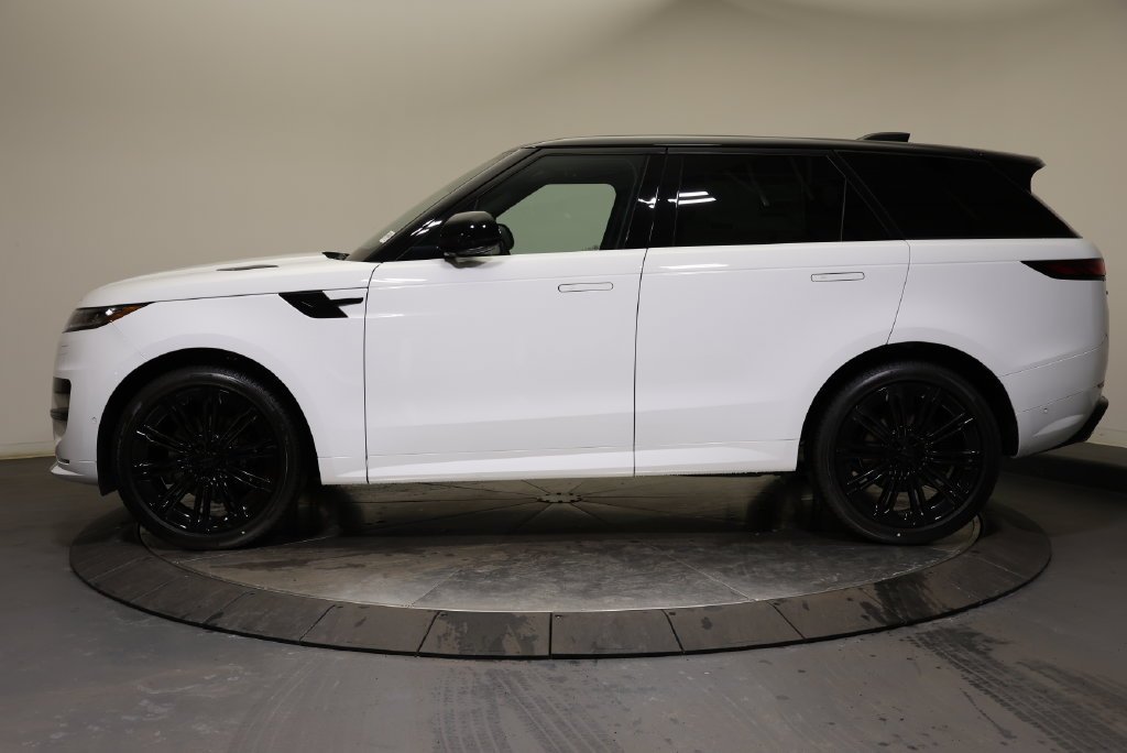 Certified Used 2026 Fuji White Land Rover Dynamic SE image 2