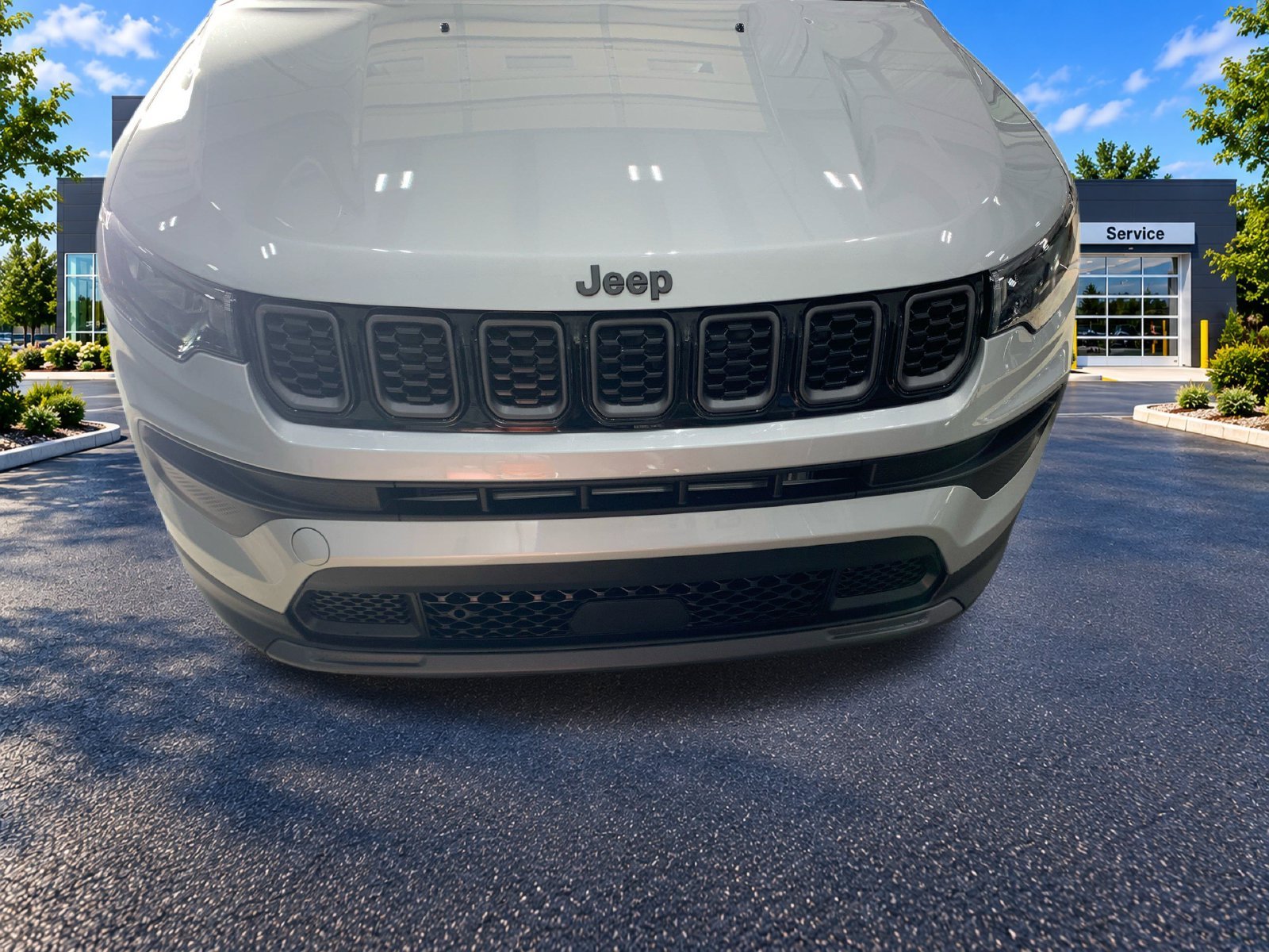 New 2026 Silver Zynith Metallic Clearcoat Jeep Latitude image 20