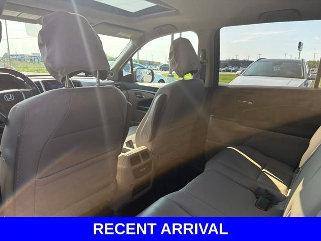 Used 2017 Red Honda EX-L image 37