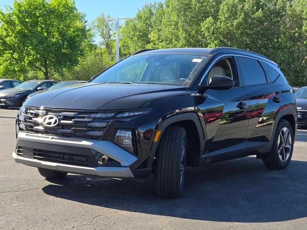 Used 2026 Black Hyundai SEL image 5