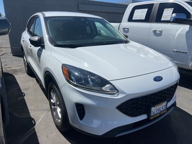 Used 2022 White Ford SE image 4