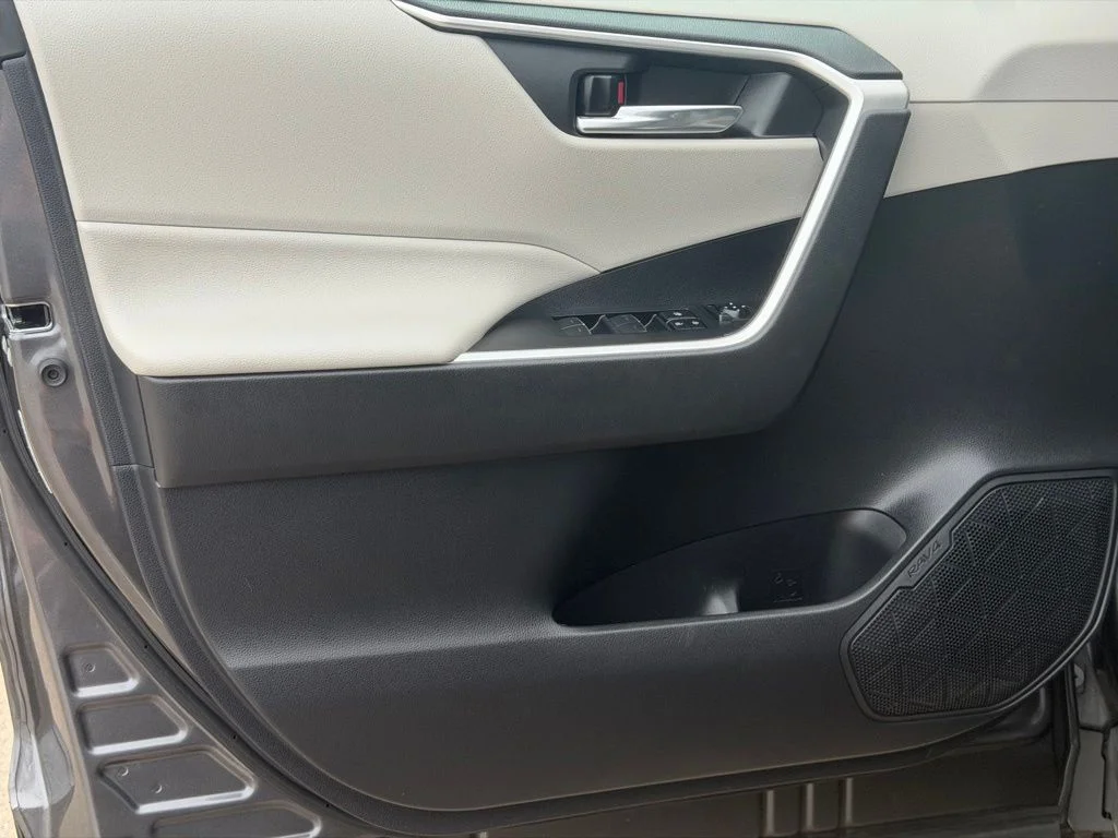 Used 2022 Gray Toyota XLE image 23