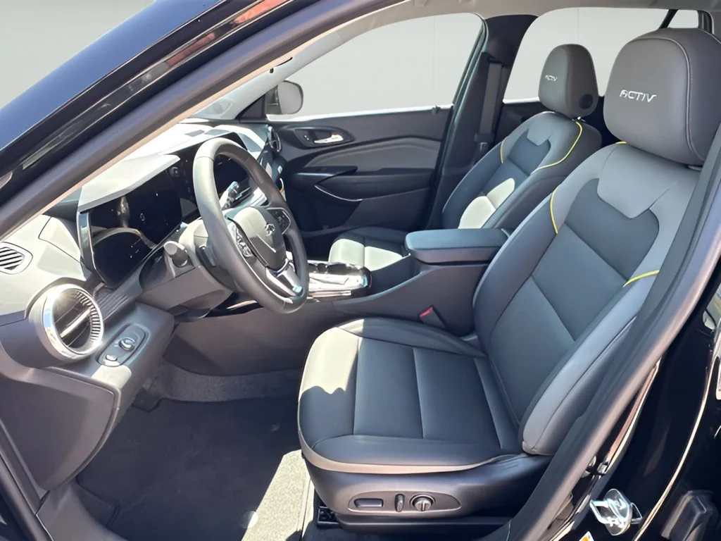 New 2026 Mosaic Black Metallic Chevrolet ACTIV image 7