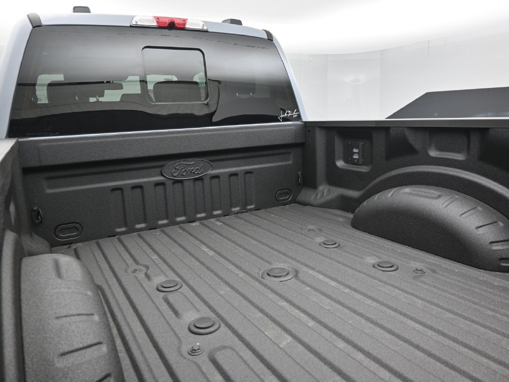 New 2026 Glacier Gray Metallic Tri-Coat Ford Lariat image 24