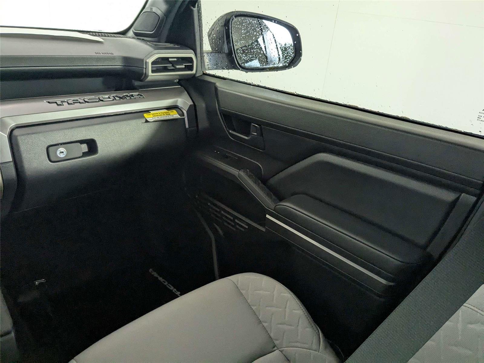 2026 Toyota Tacoma SR5 - Photo 24
