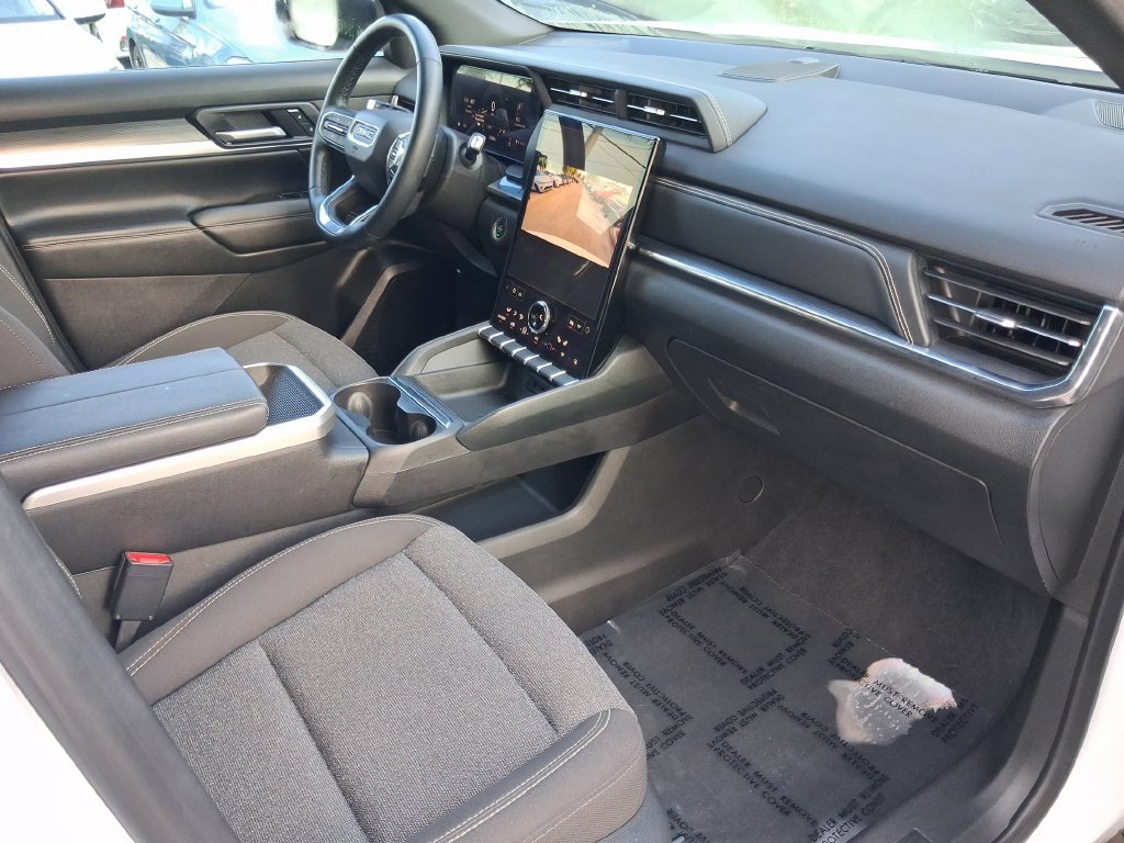 Used 2025 White GMC Elevation image 26