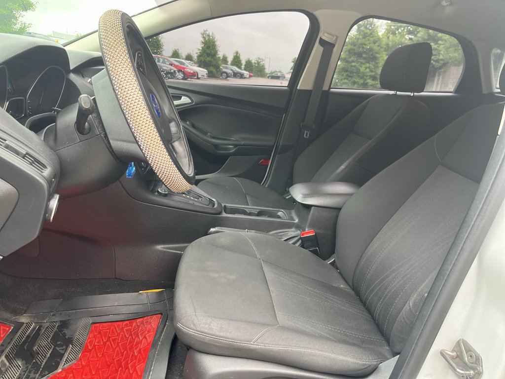 Used 2015 Oxford White Ford SE image 2