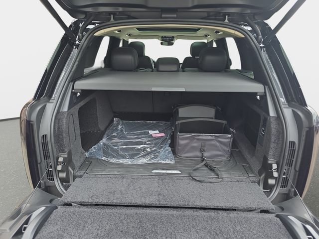 New 2026 Carpathian Grey Land Rover SE image 10