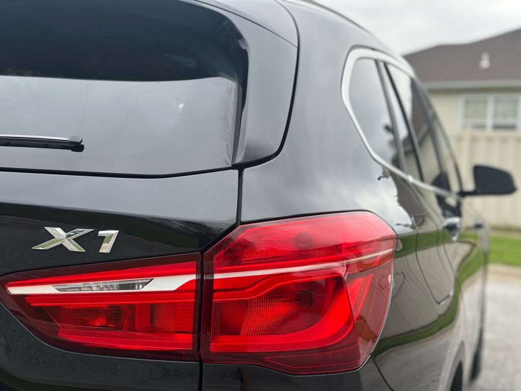 Used 2018 Black Sapphire Metallic BMW xDrive28i image 14