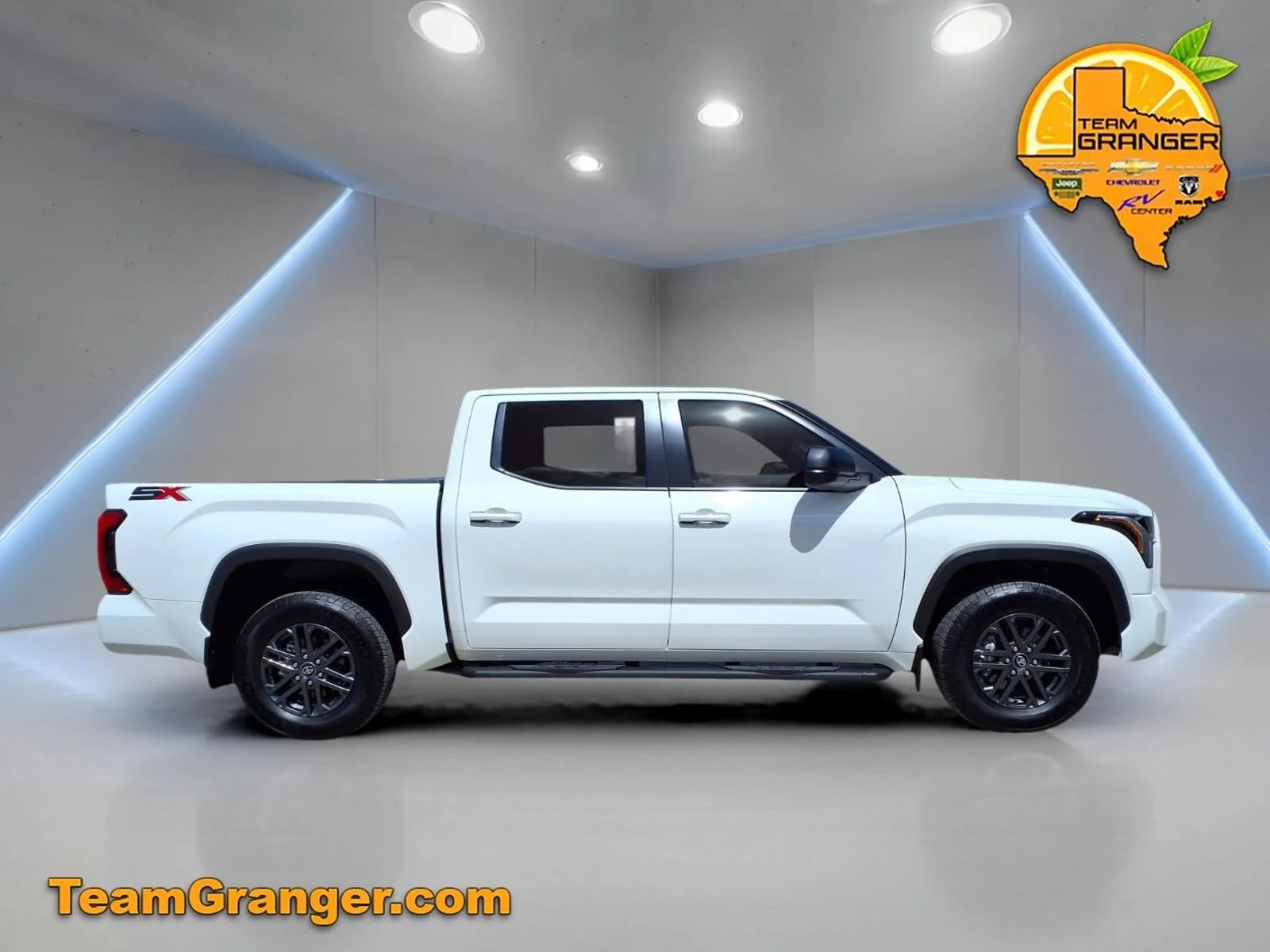 Used 2025 White Toyota SR5 image 5