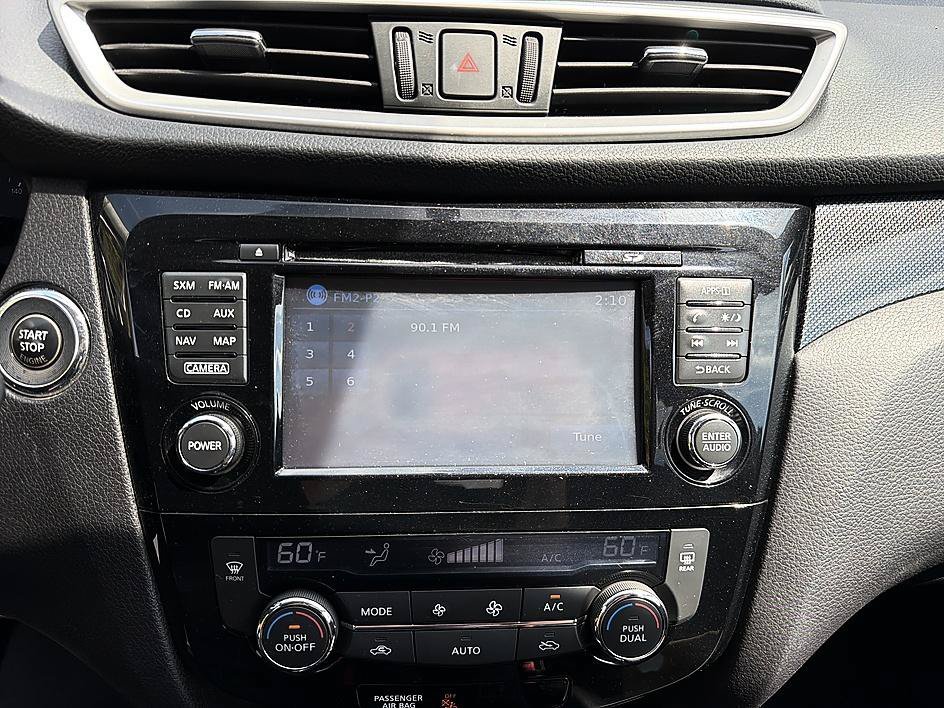 Used 2015 Brilliant Silver Nissan SL image 16