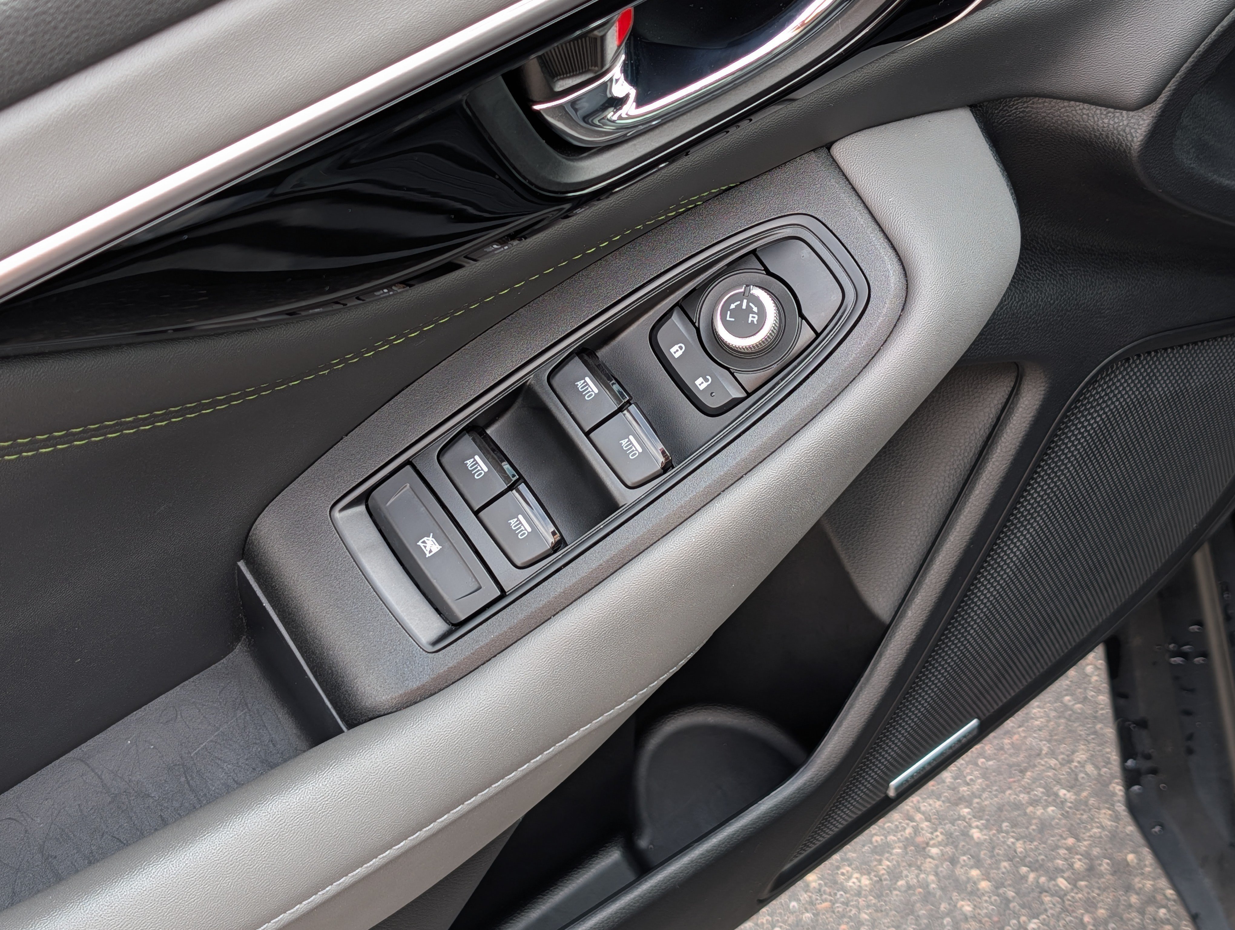 Used 2025 Crystal Black Silica Subaru Onyx Edition image 19